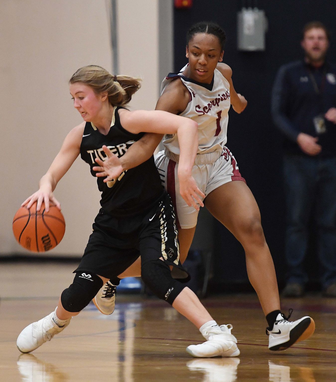 030420-s-girlsbb 06.JPG